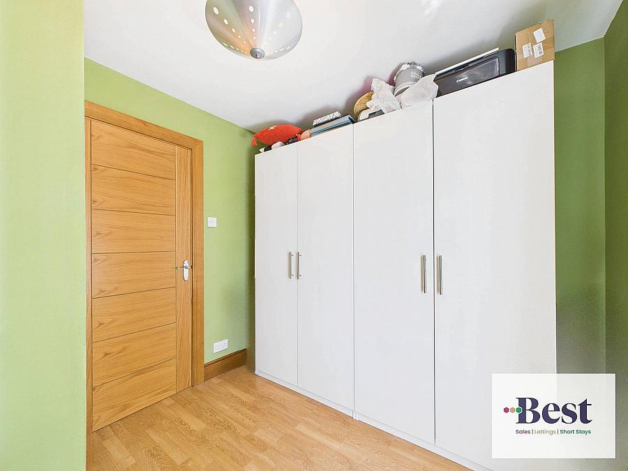 11 Parkmount Gardens