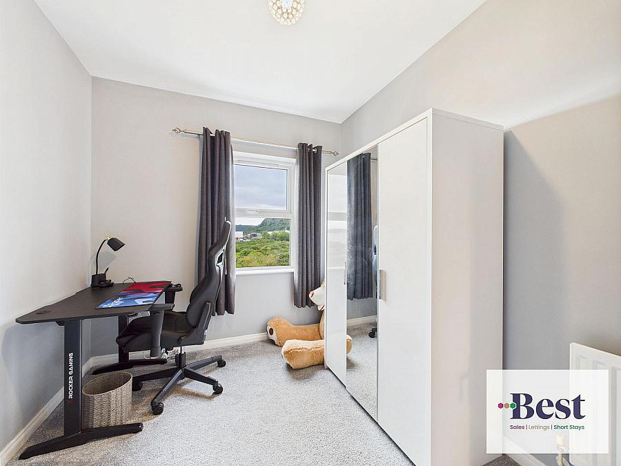 37 Corran Mews