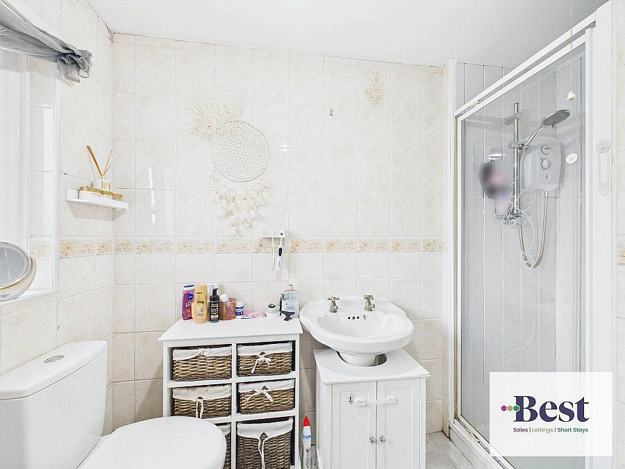 145 Waterloo Gardens