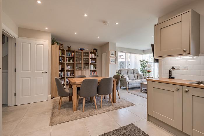 12 Oakfield Park
