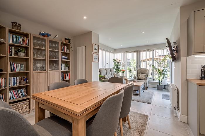12 Oakfield Park