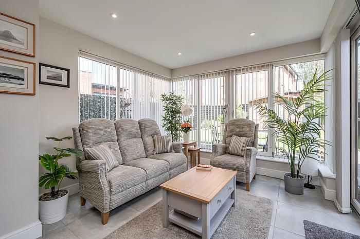 12 Oakfield Park