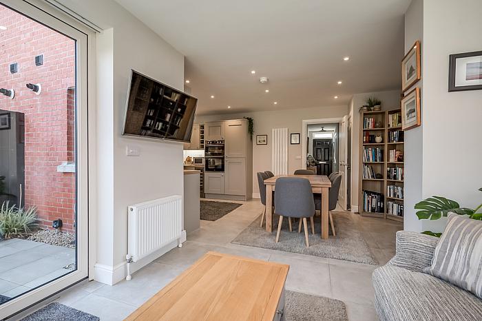 12 Oakfield Park