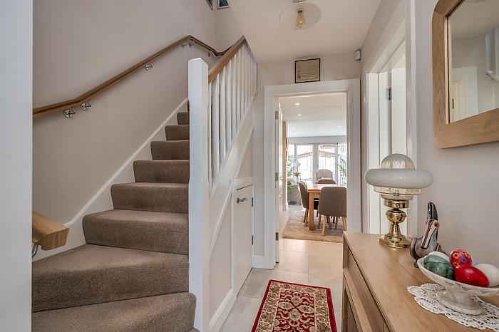 12 Oakfield Park
