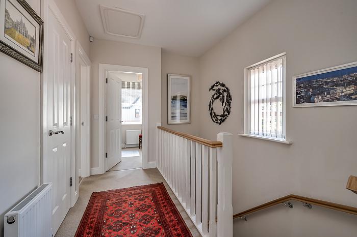 12 Oakfield Park