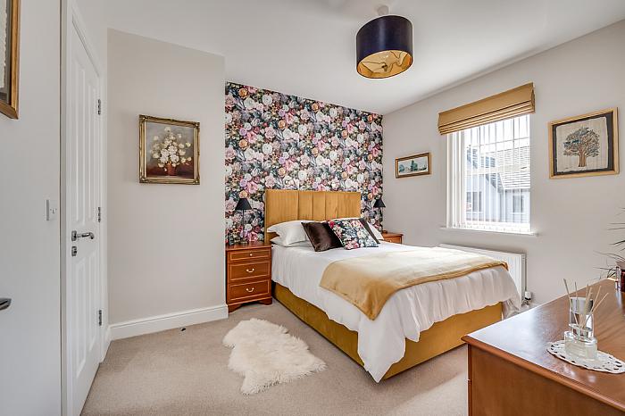 12 Oakfield Park