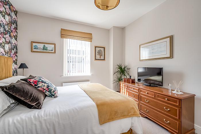 12 Oakfield Park