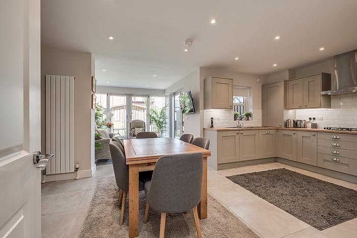 12 Oakfield Park
