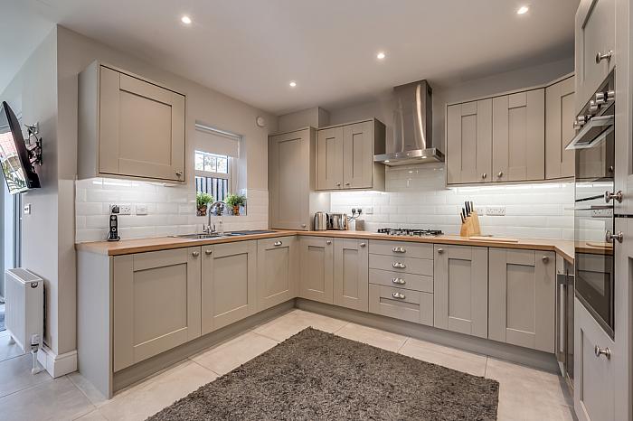 12 Oakfield Park