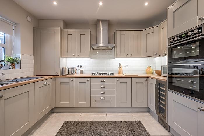 12 Oakfield Park