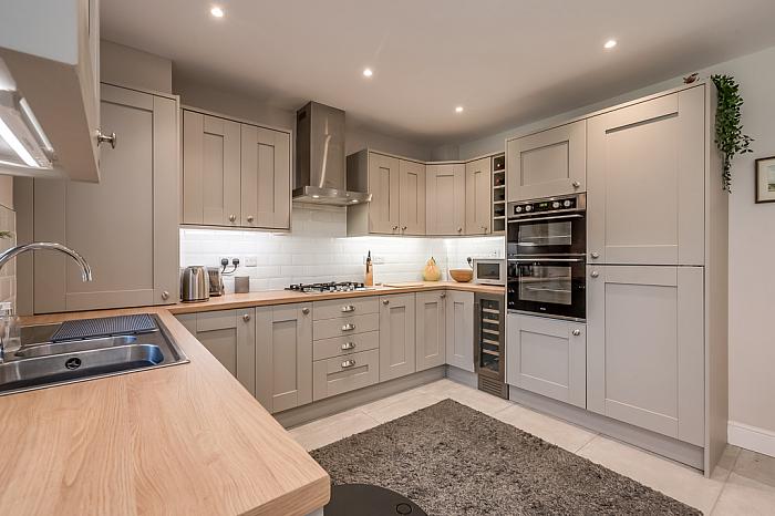 12 Oakfield Park