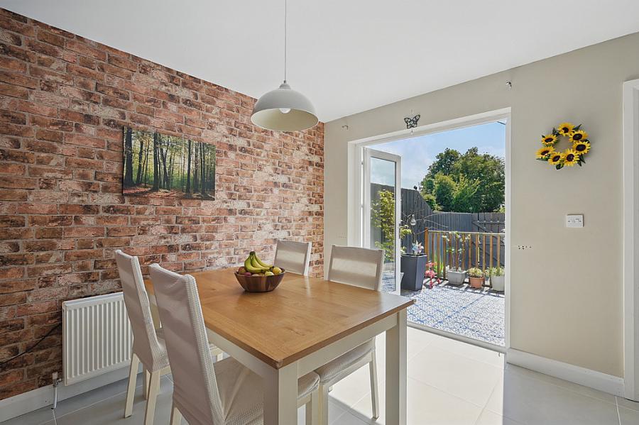 39 Loughshore Courtyard