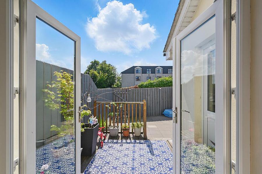 39 Loughshore Courtyard