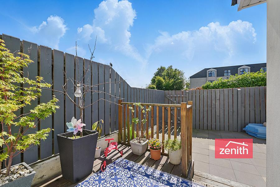 39 Loughshore Courtyard