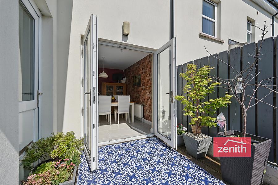 39 Loughshore Courtyard