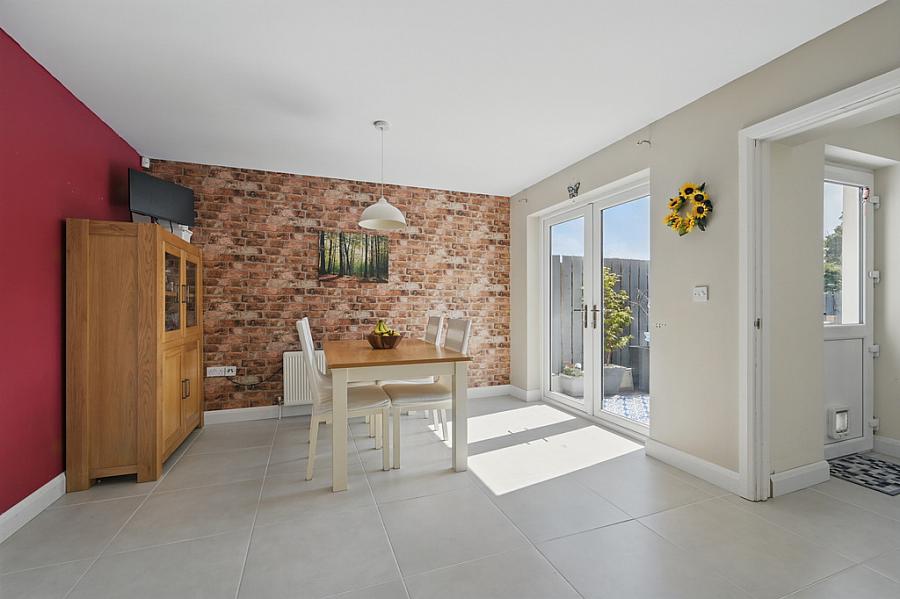 39 Loughshore Courtyard