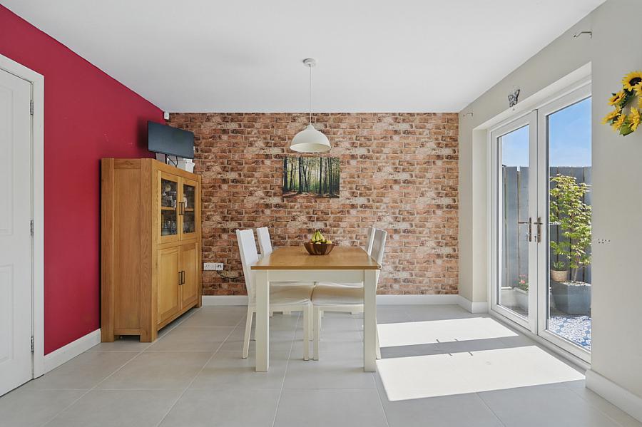 39 Loughshore Courtyard