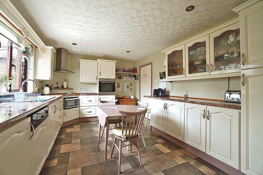 12 Old Manse Road