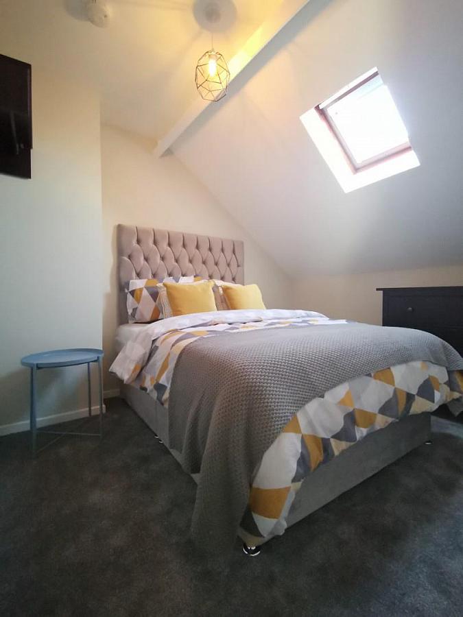Room 4, 93 Bloomfield Avenue, belfast, BT5 5AB