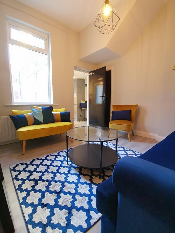 Room 4, 93 Bloomfield Avenue