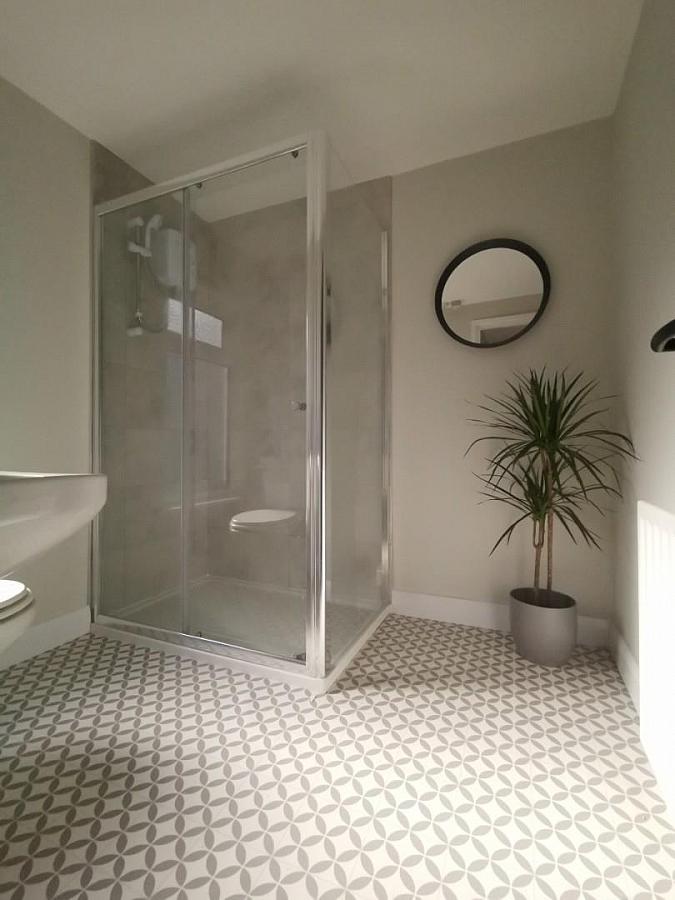 Rooms 2, 3 Bloomfield Avenue