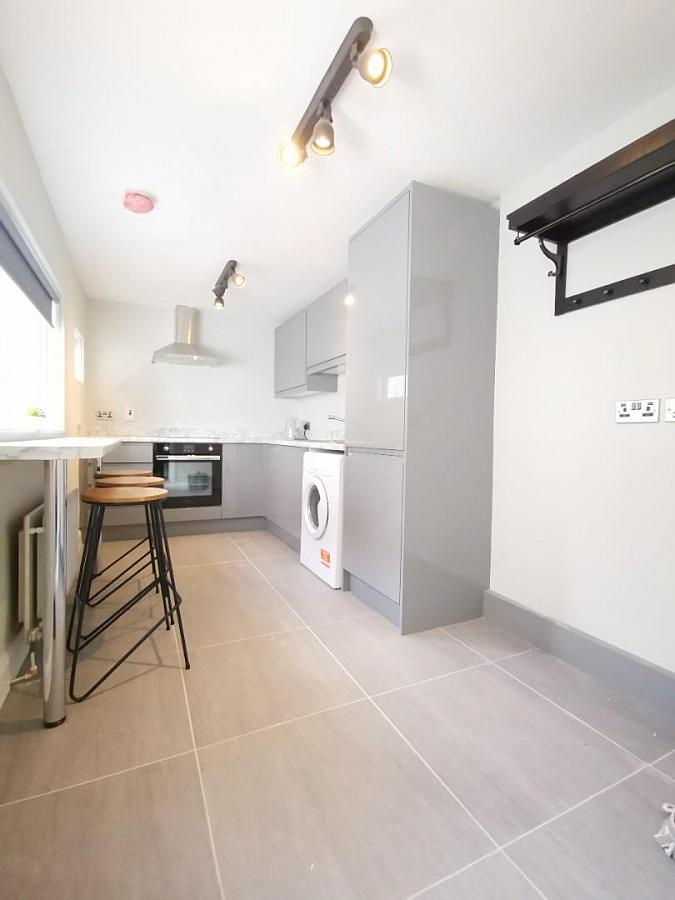 Room 4, 93 Bloomfield Avenue