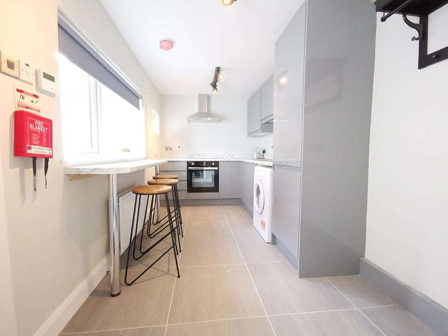 Room 4, 93 Bloomfield Avenue