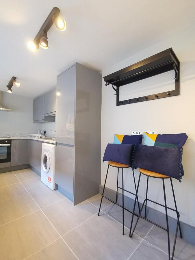 Room 4, 93 Bloomfield Avenue