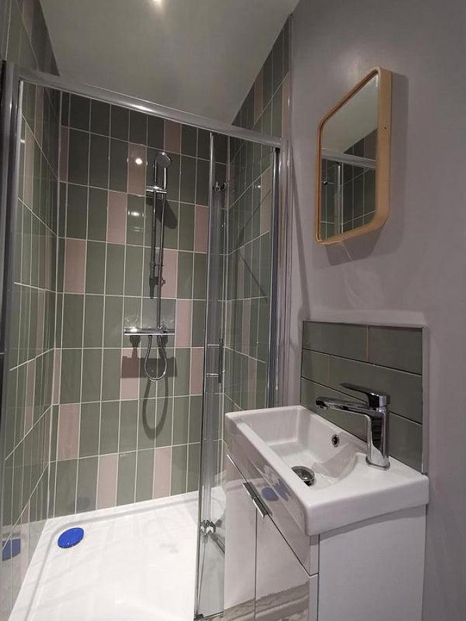 Rm 1, 26 Thorndyke Street