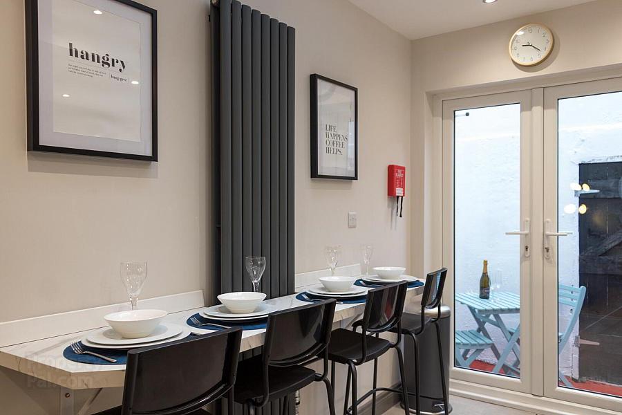 Rm 1, 42 Grace Avenue Rm 1, 42 Grace Avenue