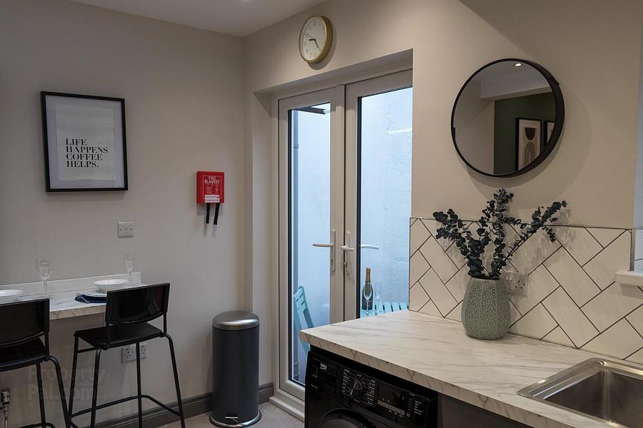 Rm 1, 42 Grace Avenue Rm 1, 42 Grace Avenue