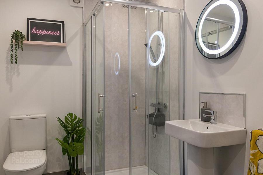 Rm 3, 42 Grace Avenue