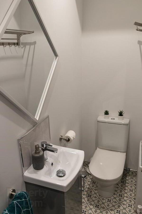 Room 4, 42 Grace Avenue