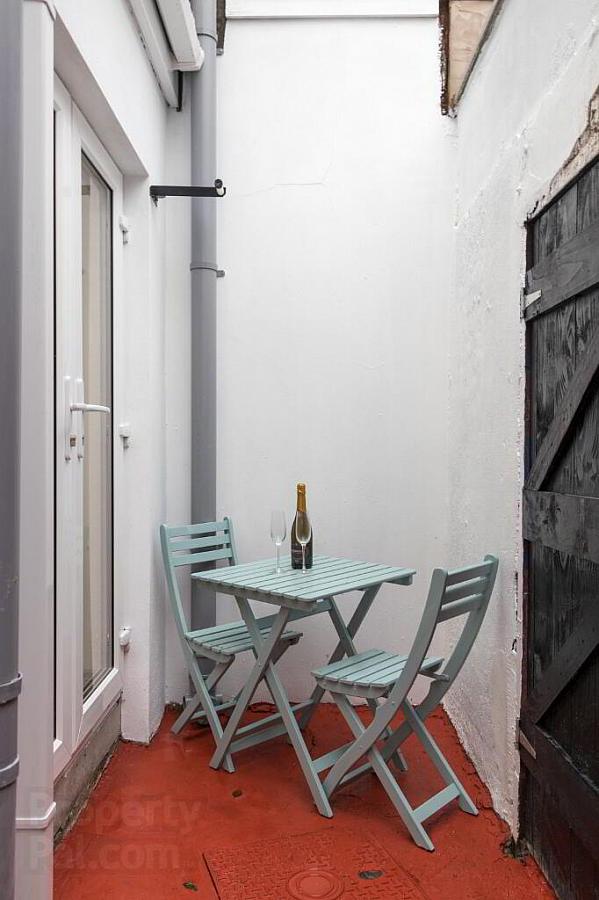 Room 4, 42 Grace Avenue