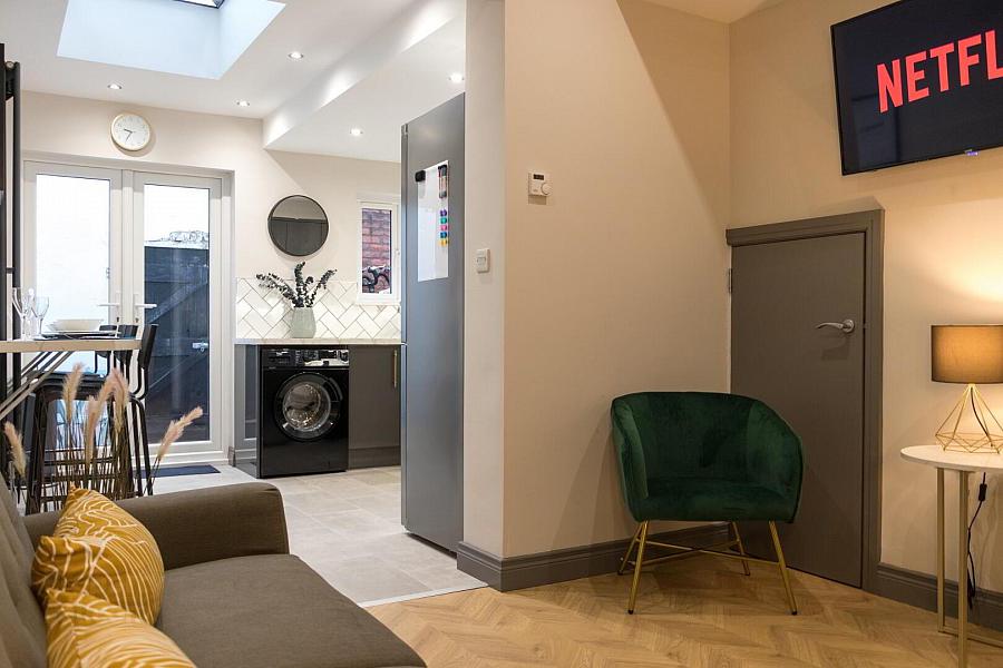 Room 4, 42 Grace Avenue