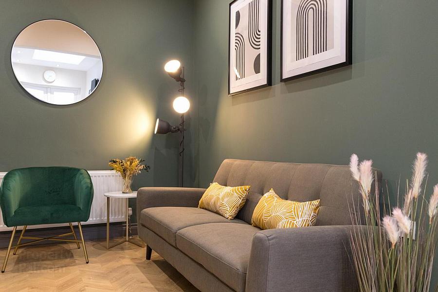 Room 4, 42 Grace Avenue
