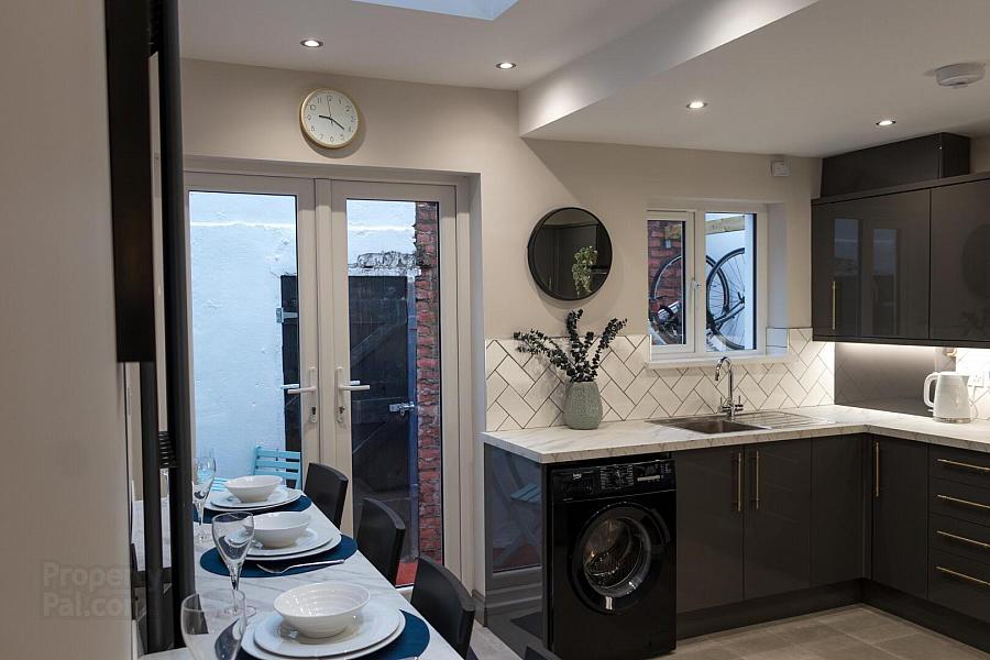 Room 4, 42 Grace Avenue