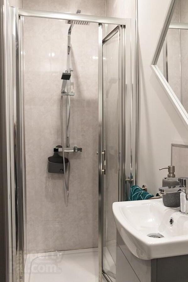 Room 4, 42 Grace Avenue