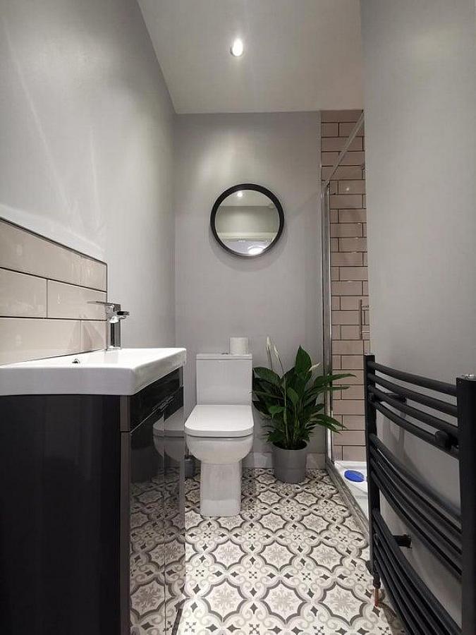 Rm 2, 26 Thorndyke Street