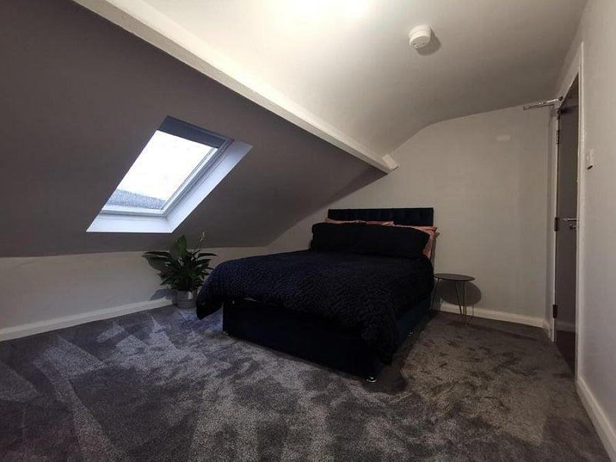 Rm 2, 26 Thorndyke Street