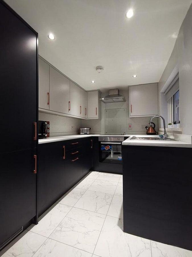 Rm 2, 26 Thorndyke Street