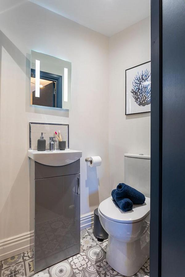 Rm 5, 12 Jocelyn Gardens