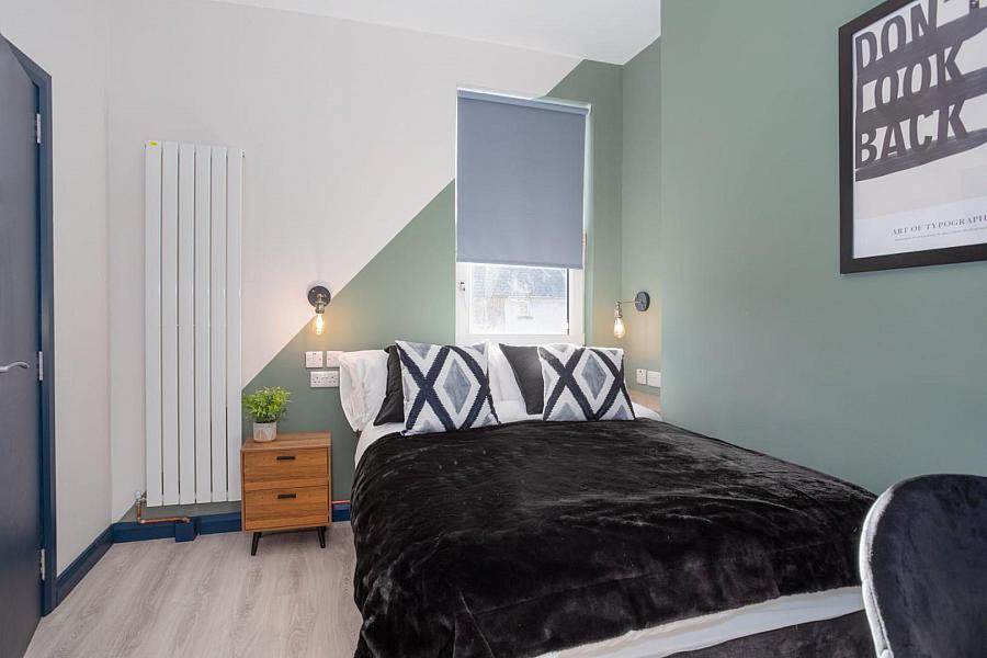 Rm 5, 12 Jocelyn Gardens