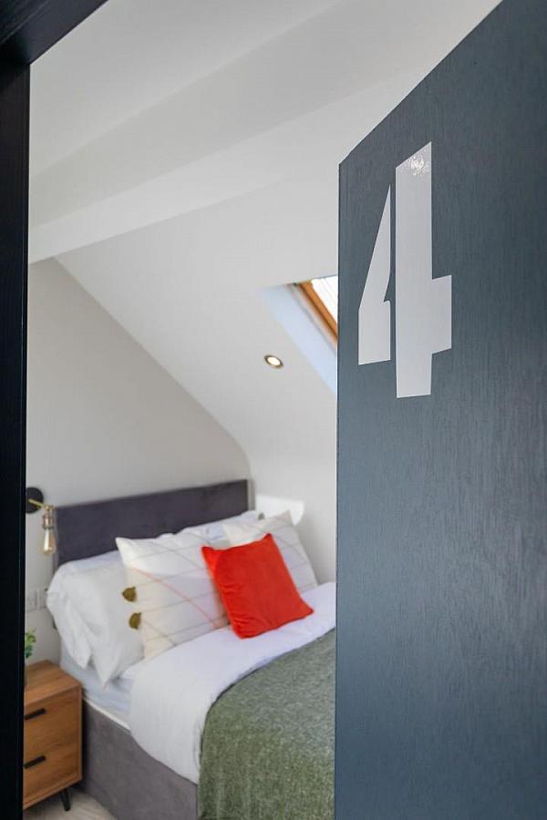Rm 5, 12 Jocelyn Gardens