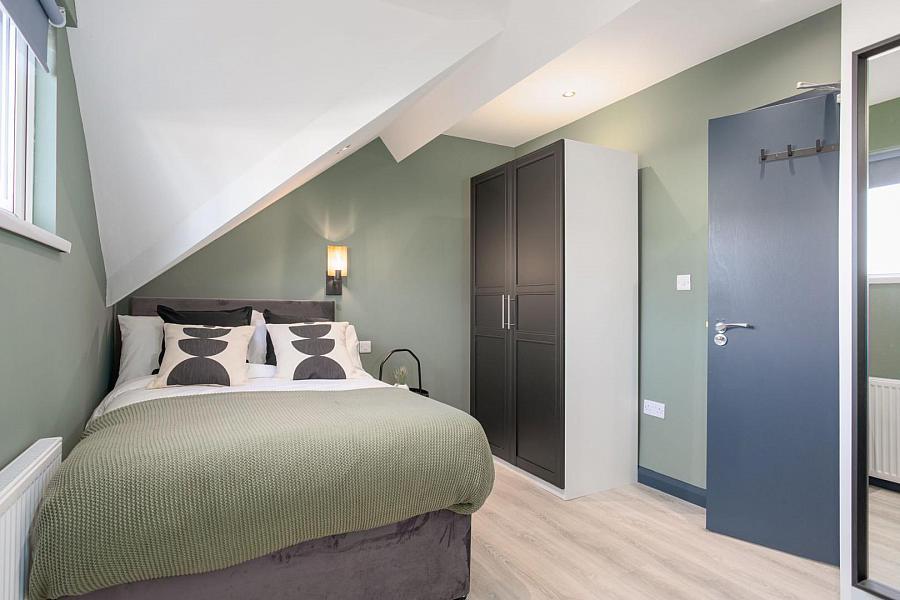 Rm 5, 12 Jocelyn Gardens