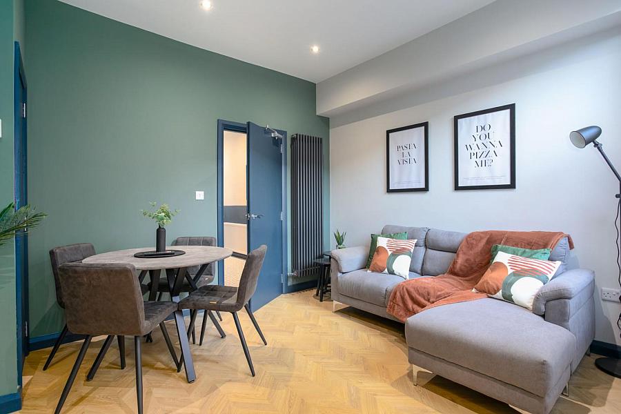 Rm 5, 12 Jocelyn Gardens