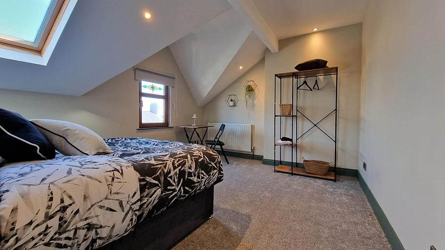 RM 2, 33 Clifton Drive