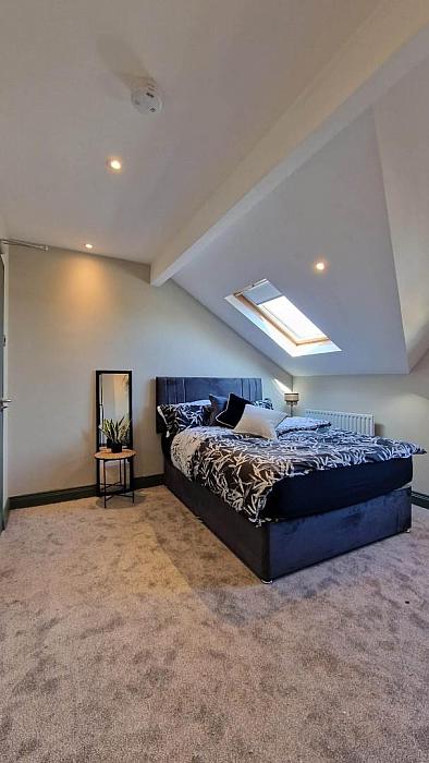 RM 4, 33 Clifton Drive RM 4, 33 Clifton Drive