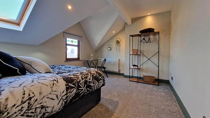 RM 4, 33 Clifton Drive RM 4, 33 Clifton Drive