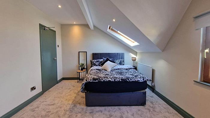 RM 4, 33 Clifton Drive RM 4, 33 Clifton Drive